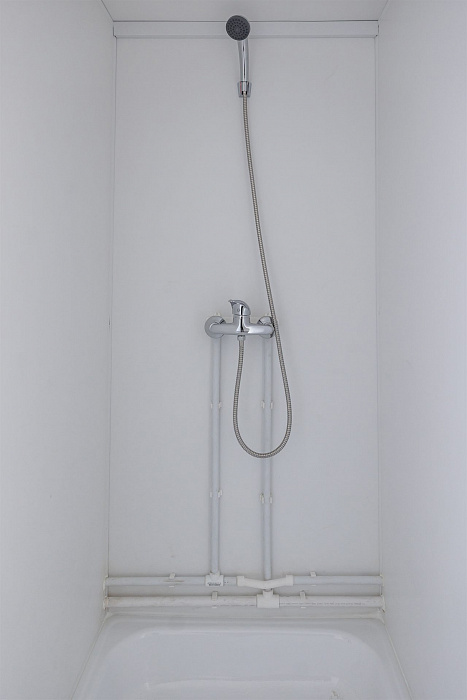 Душевой модуль на четыре кабины с умывальниками — фото 10