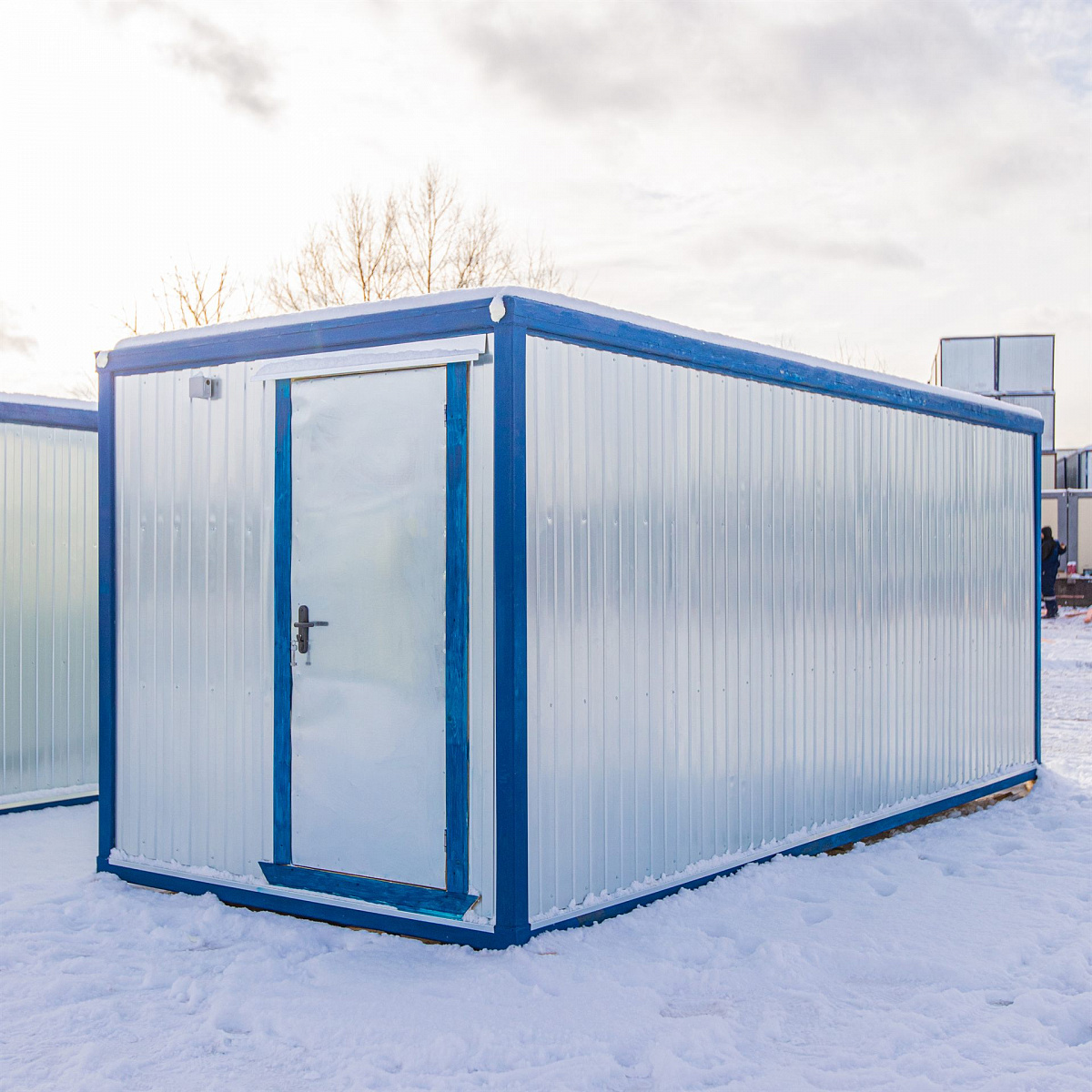 Оцинкованная бытовка 6 метров с электрикой и отделкой ДВП — общий вид