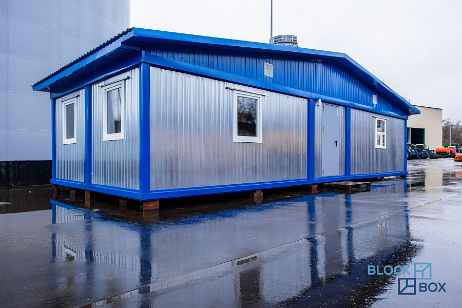 Серебристо-синее модульное здание из четырёх блоков — фото 2