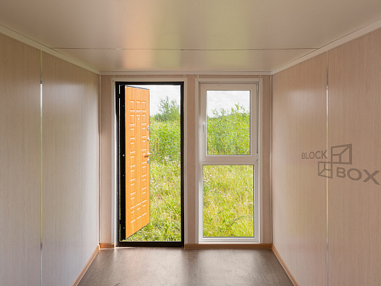 Блок-контейнер для загородного участка с панорамным окном - дополнительное фото 8